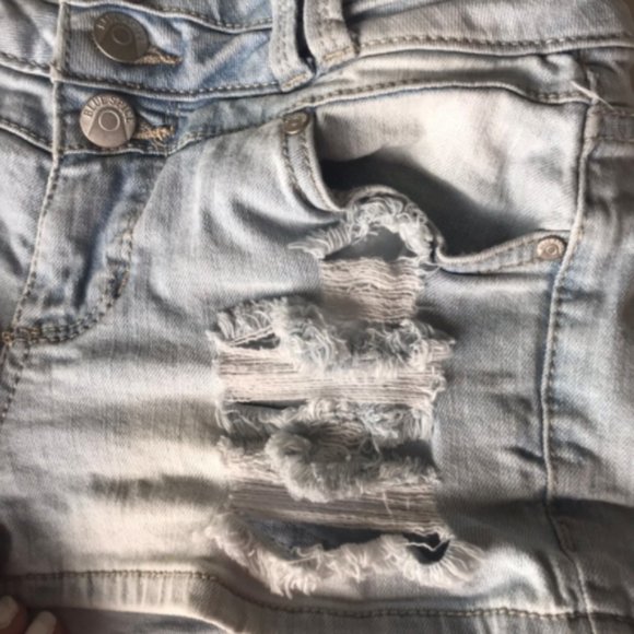 High waisted distressed denim shorts - Picture 2 of 7